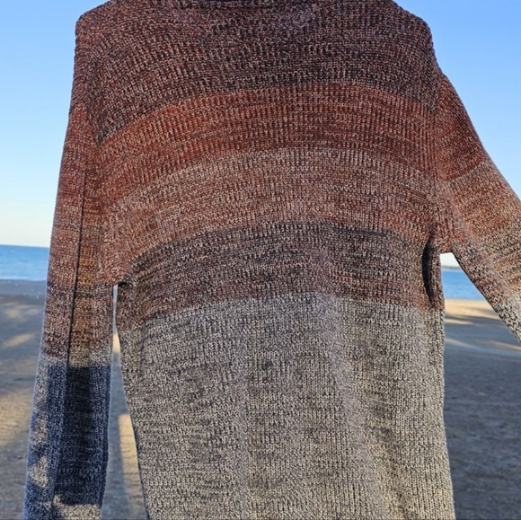 American Rag Pullover Sweater Size Medium Shades of Navy and Orange long-sleeved - Picture 3 of 5